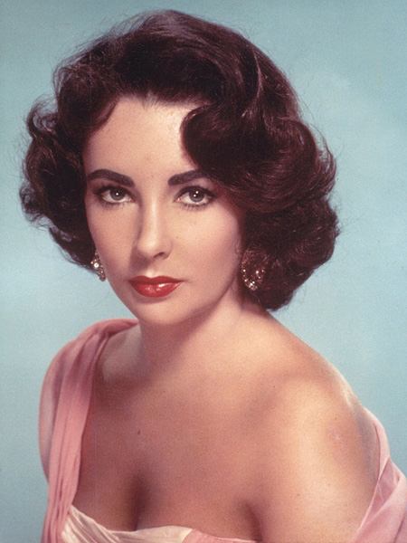 In “The giant” Elizabeth Taylor li indossa con grande femminilità e portamento. - elisabeth-taylor