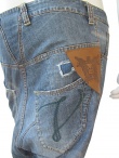 Vic-Torian Jeans blu thé slavato con cavallo basso